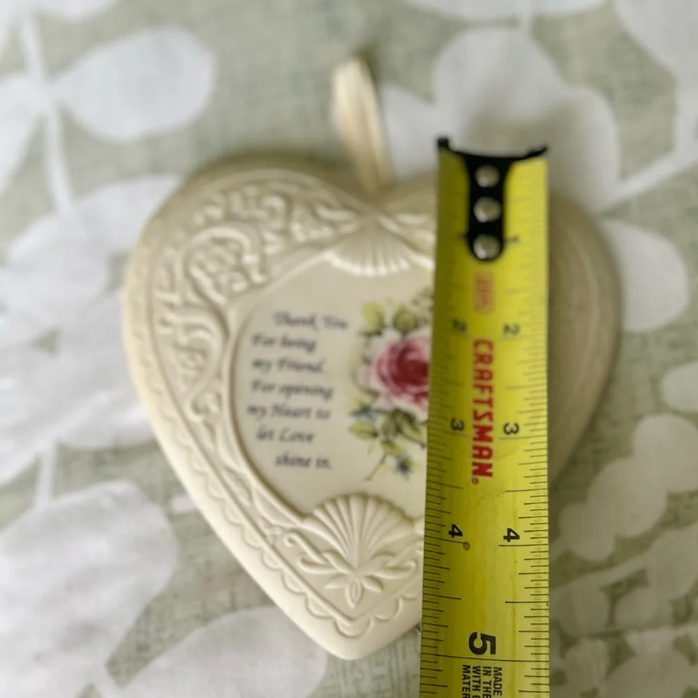 VTG Charmingly Dainty Heart Shaped Friend & Floral Porcelain Wall Decor Art